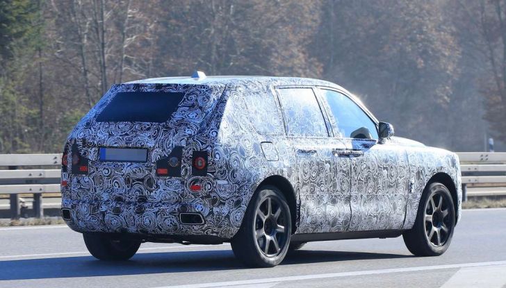 Rolls Royce Cullinan, prime foto spia del SUV di lusso atteso per il 2018 - Foto 9 di 11