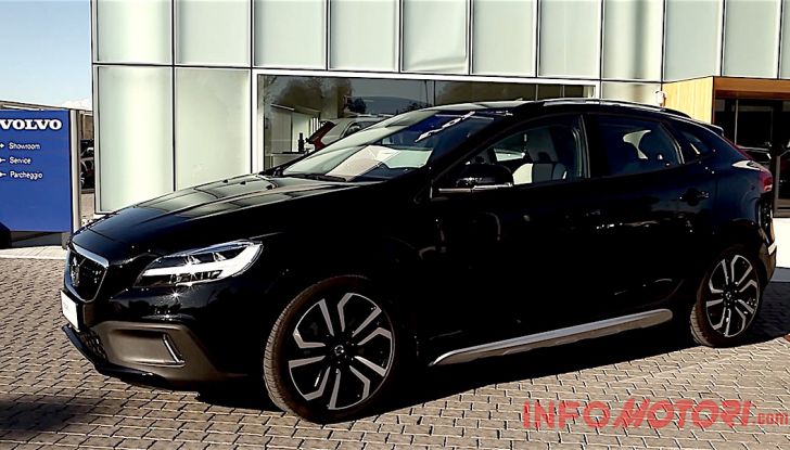 Prova su strada Volvo V40 Cross Country 2016 D2 con Volvo Selekt - Foto 4 di 22