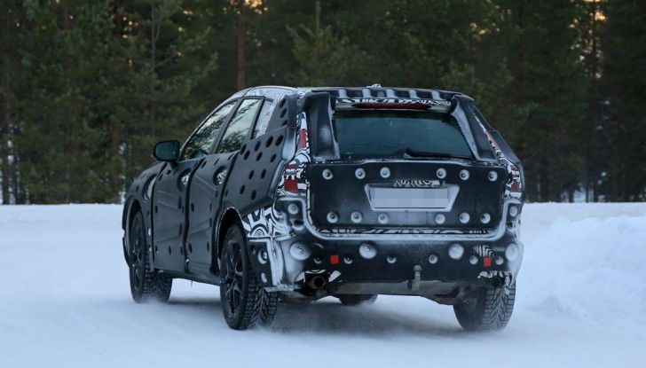 Volvo XC60, nuove foto spia sulla neve della futura generazione - Foto 10 di 10