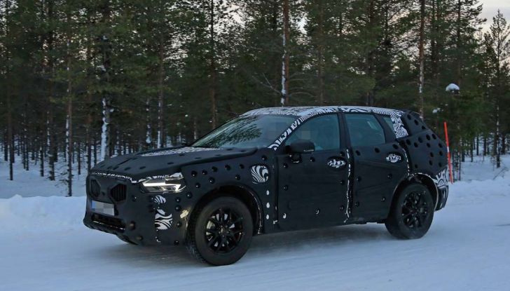 Volvo XC60, nuove foto spia sulla neve della futura generazione - Foto 5 di 10