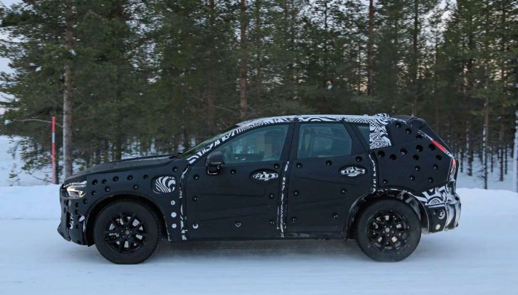 Volvo XC60, nuove foto spia sulla neve della futura generazione - Foto 6 di 10