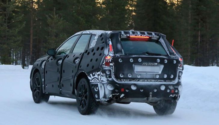 Volvo XC60, nuove foto spia sulla neve della futura generazione - Foto 9 di 10