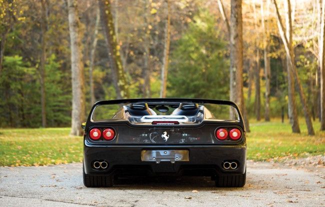 Ferrari F50 nera all'asta posteriore
