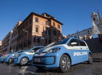 Volkswagen consegna quattro auto elettriche alla Polizia di Stato