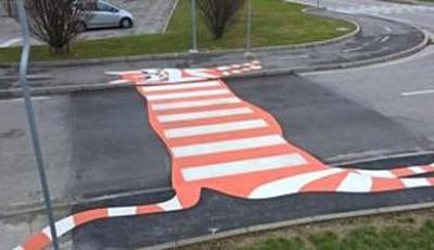 Strisce pedonali giocose: a Vicenza si attraversa la strada su gatti, zebre e piedoni