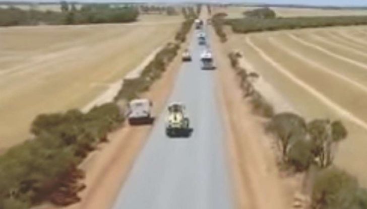 Asfaltatura della strada in Australia: il video diventa virale - Foto 5 di 7