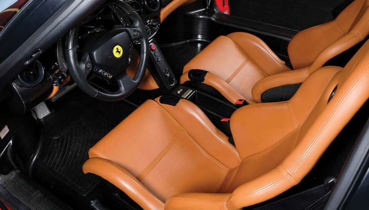 la ferrari enzo di tommy hilfiger finisce all'asta interno