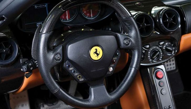 la ferrari enzo di tommy hilfiger finisce all'asta volante