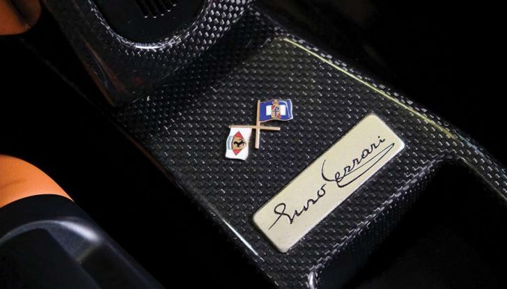 la ferrari enzo di tommy hilfiger finisce all'asta logo Enzo Ferrari