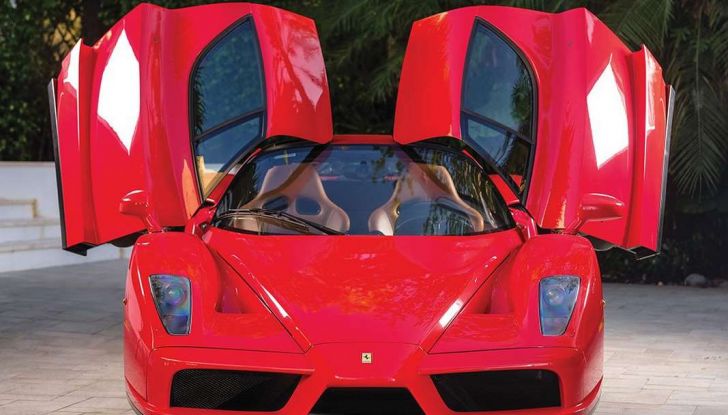 la ferrari enzo di tommy hilfiger finisce all'asta apertura porte