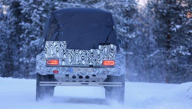 Mercedes Classe G500 4×4 Pickup prime immagini spia del prototipo - Foto 24 di 30