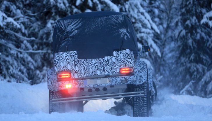 Mercedes Classe G500 4×4 Pickup prime immagini spia del prototipo - Foto 6 di 30