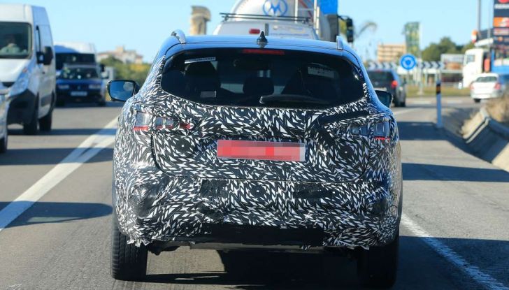 Nuova Nissan Qashqai Facelift, prime foto spia dei test dinamici - Foto 6 di 11