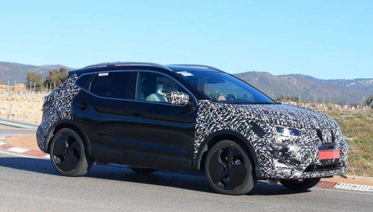 Nuova Nissan Qashqai Facelift, prime foto spia dei test dinamici - Foto 1 di 11