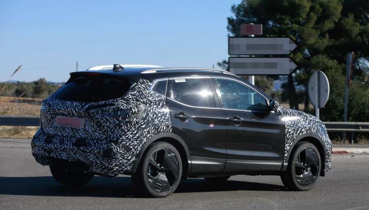 Nuova Nissan Qashqai Facelift, prime foto spia dei test dinamici - Foto 10 di 11