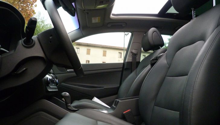 Hyundai Tucson 2.0 CRDi interno sedili.