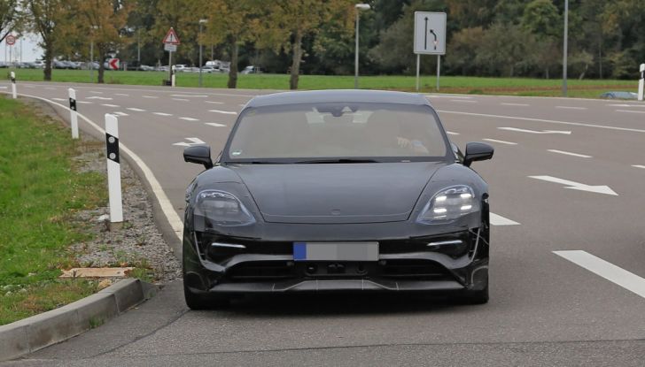 Porsche Mission E: l’elettrica pura su base Panamera - Foto 17 di 29