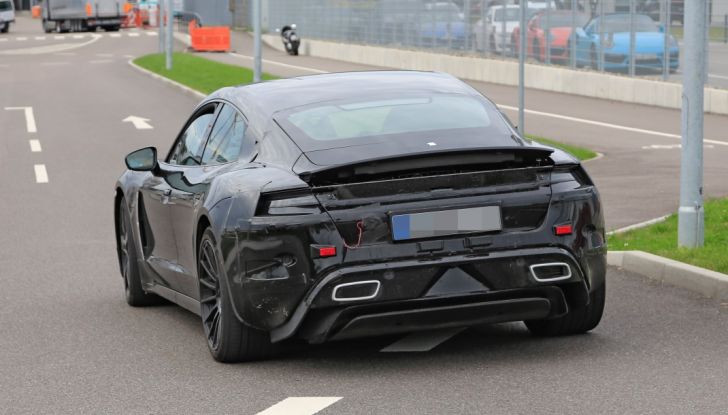 Porsche Mission E: l’elettrica pura su base Panamera - Foto 14 di 29