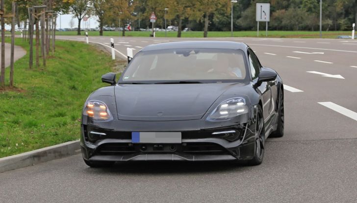 Porsche Mission E: l’elettrica pura su base Panamera - Foto 25 di 29