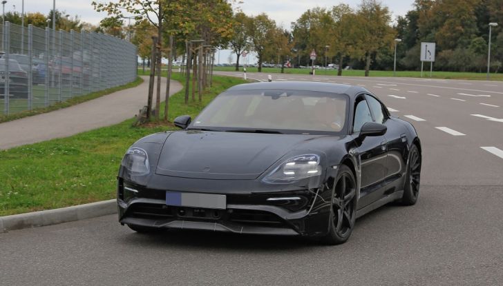 Porsche Mission E: l’elettrica pura su base Panamera - Foto 26 di 29