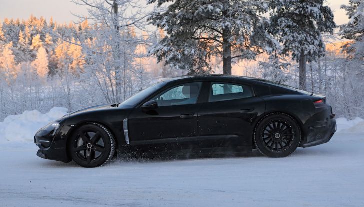 Porsche Mission E: l’elettrica pura su base Panamera - Foto 6 di 29