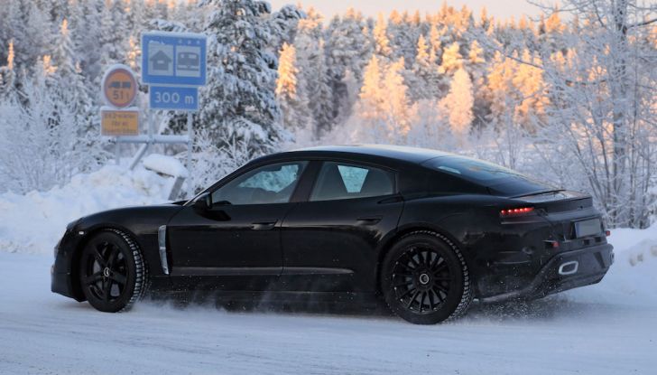 Porsche Mission E: l’elettrica pura su base Panamera - Foto 8 di 29