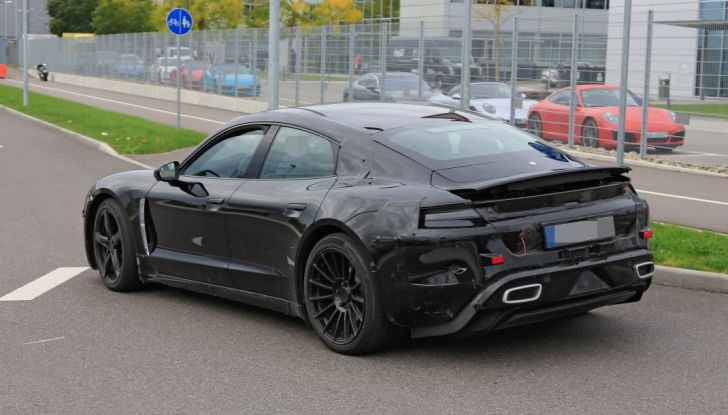 Porsche Mission E: l’elettrica pura su base Panamera - Foto 22 di 29