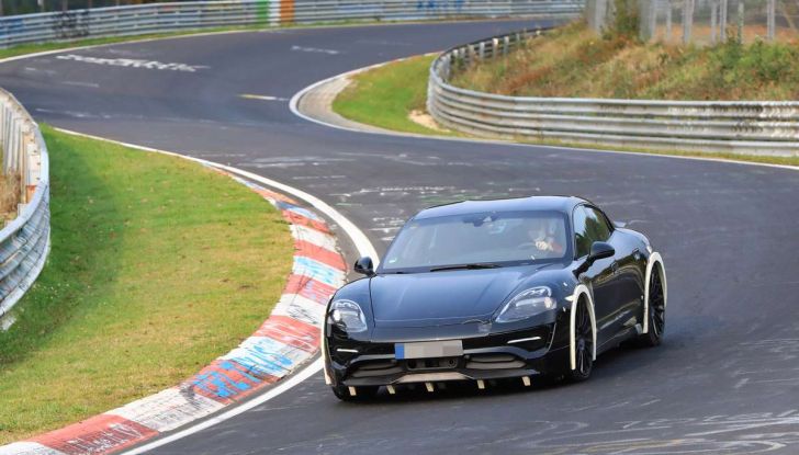 Porsche Mission E: l’elettrica pura su base Panamera - Foto 27 di 29