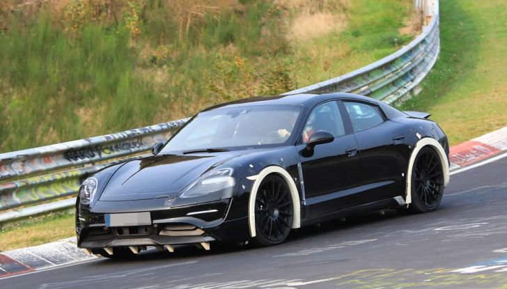 Porsche Mission E: l’elettrica pura su base Panamera - Foto 21 di 29