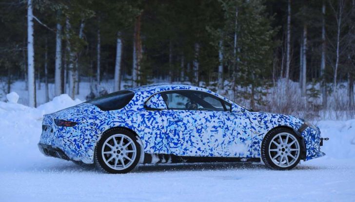 Renault Alpine, le foto spia dei prototipi impegnati nei test invernali - Foto 9 di 11