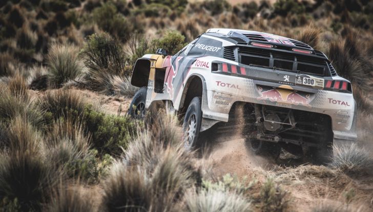 Le Peugeot 3008DKR saldamente in testa alla tappa Marathon - Foto 4 di 6