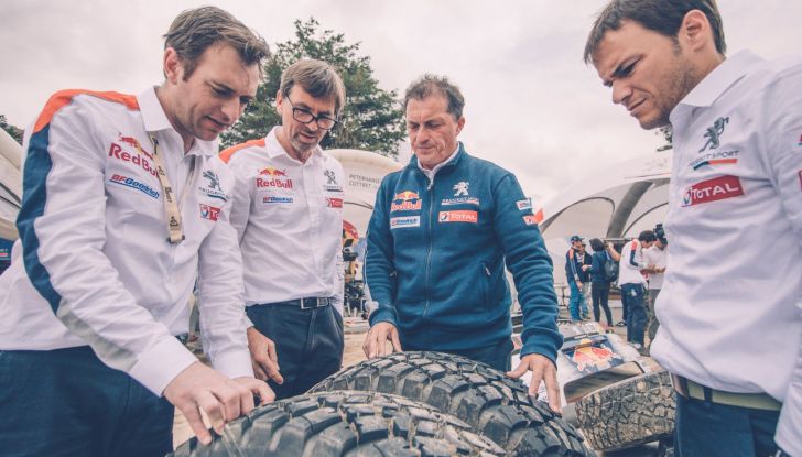 Le Peugeot 3008DKR saldamente in testa alla tappa Marathon - Foto 5 di 6