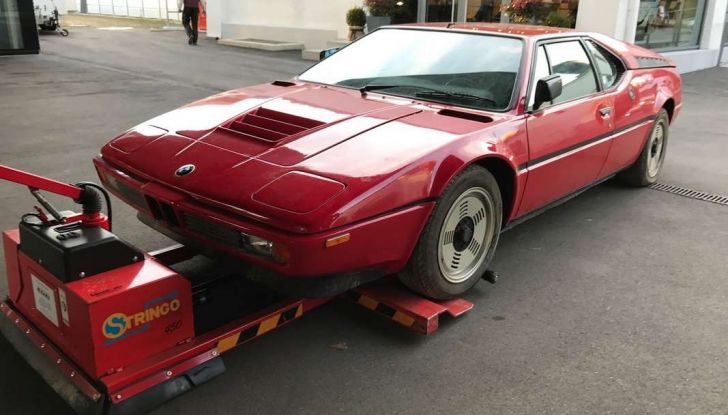 una bmw m1 abbandonata scoperta in un garage italiano 1