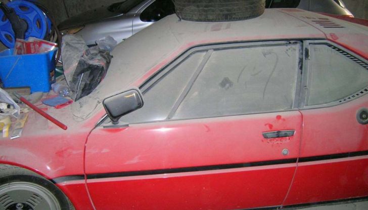 una bmw m1 abbandonata scoperta in un garage italiano 4