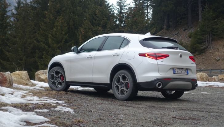 Prova su strada: Stelvio, il primo SUV nella storia Alfa Romeo - Foto 15 di 41