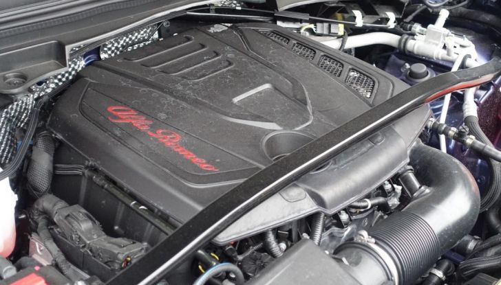 Prova su strada: Stelvio, il primo SUV nella storia Alfa Romeo - Foto 17 di 41