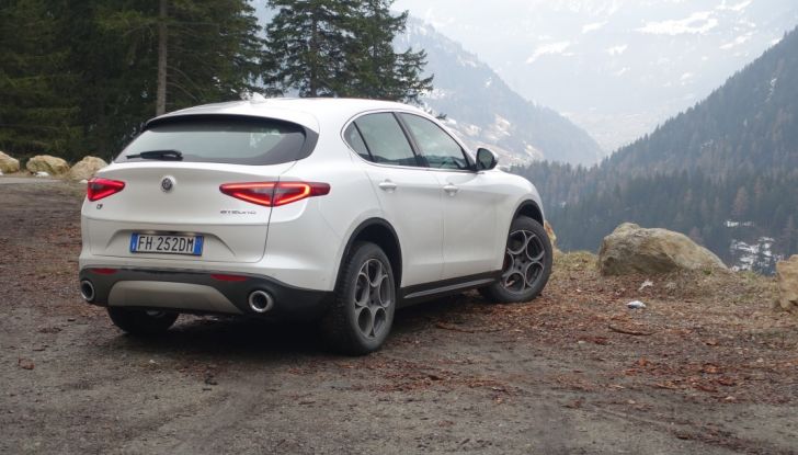Prova su strada: Stelvio, il primo SUV nella storia Alfa Romeo - Foto 24 di 41