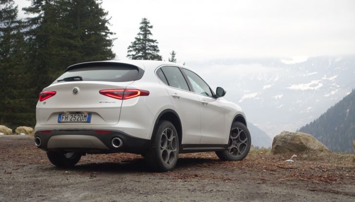 Prova su strada: Stelvio, il primo SUV nella storia Alfa Romeo - Foto 7 di 41