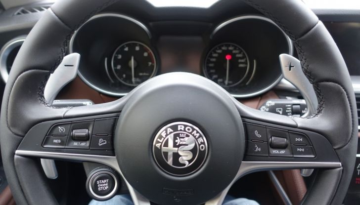 Prova su strada: Stelvio, il primo SUV nella storia Alfa Romeo - Foto 9 di 41