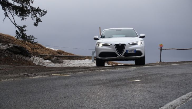 Prova su strada: Stelvio, il primo SUV nella storia Alfa Romeo - Foto 12 di 41