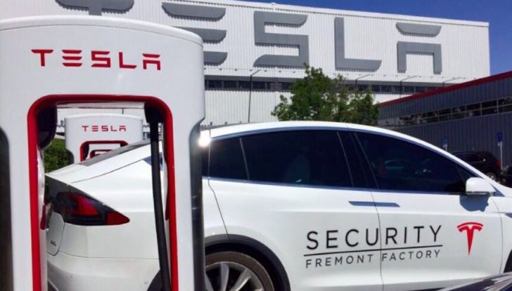 Tesla Model 3 da record: da New York a Los Angeles con 100 dollari - Foto 9 di 11