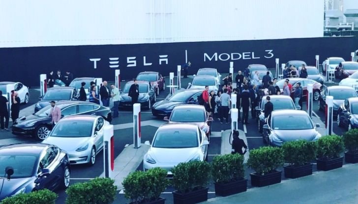 Tesla Model 3 da record: da New York a Los Angeles con 100 dollari - Foto 5 di 11