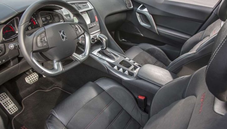 DS Performance Line, interno.