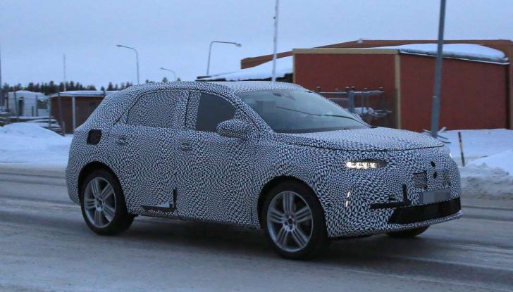 Foto spia nuovo SUV francese DS7
