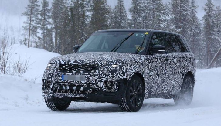 Land Rover Range Rover MY2018 immagini spia del futuro SUV britannico - Foto 3 di 12