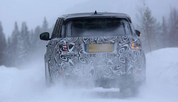 Land Rover Range Rover MY2018 immagini spia del futuro SUV britannico - Foto 10 di 12