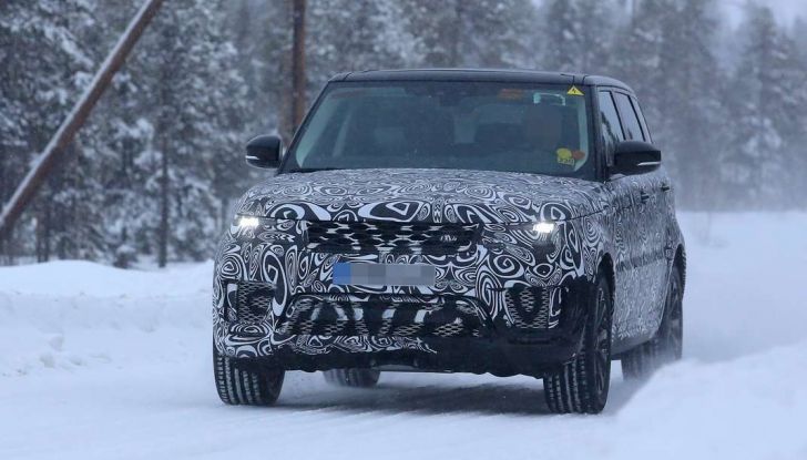 Land Rover Range Rover MY2018 immagini spia del futuro SUV britannico - Foto 11 di 12
