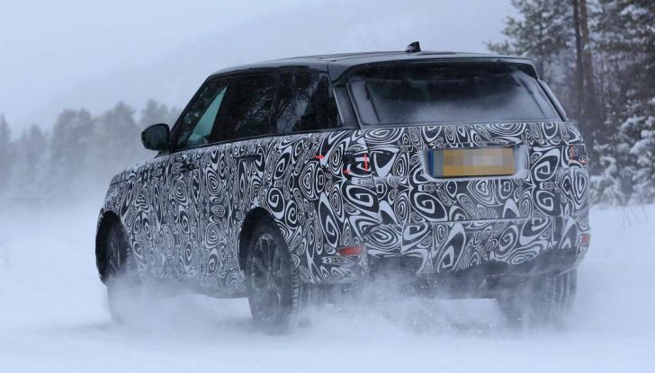 Land Rover Range Rover MY2018 immagini spia del futuro SUV britannico - Foto 8 di 12