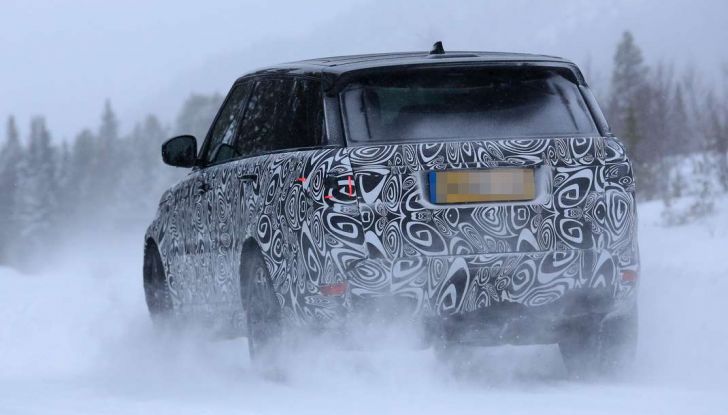 Land Rover Range Rover MY2018 immagini spia del futuro SUV britannico - Foto 9 di 12