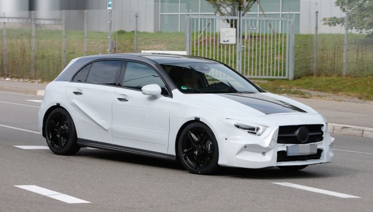 Mercedes-Benz Classe A 2018: design tutto nuovo, infotainment aggiornato - Foto 8 di 33